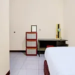 Oyo Life 92546 Kost Merah Bojongsoang Syariah