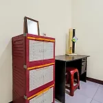 Oyo Life 92546 Kost Merah Bojongsoang Syariah