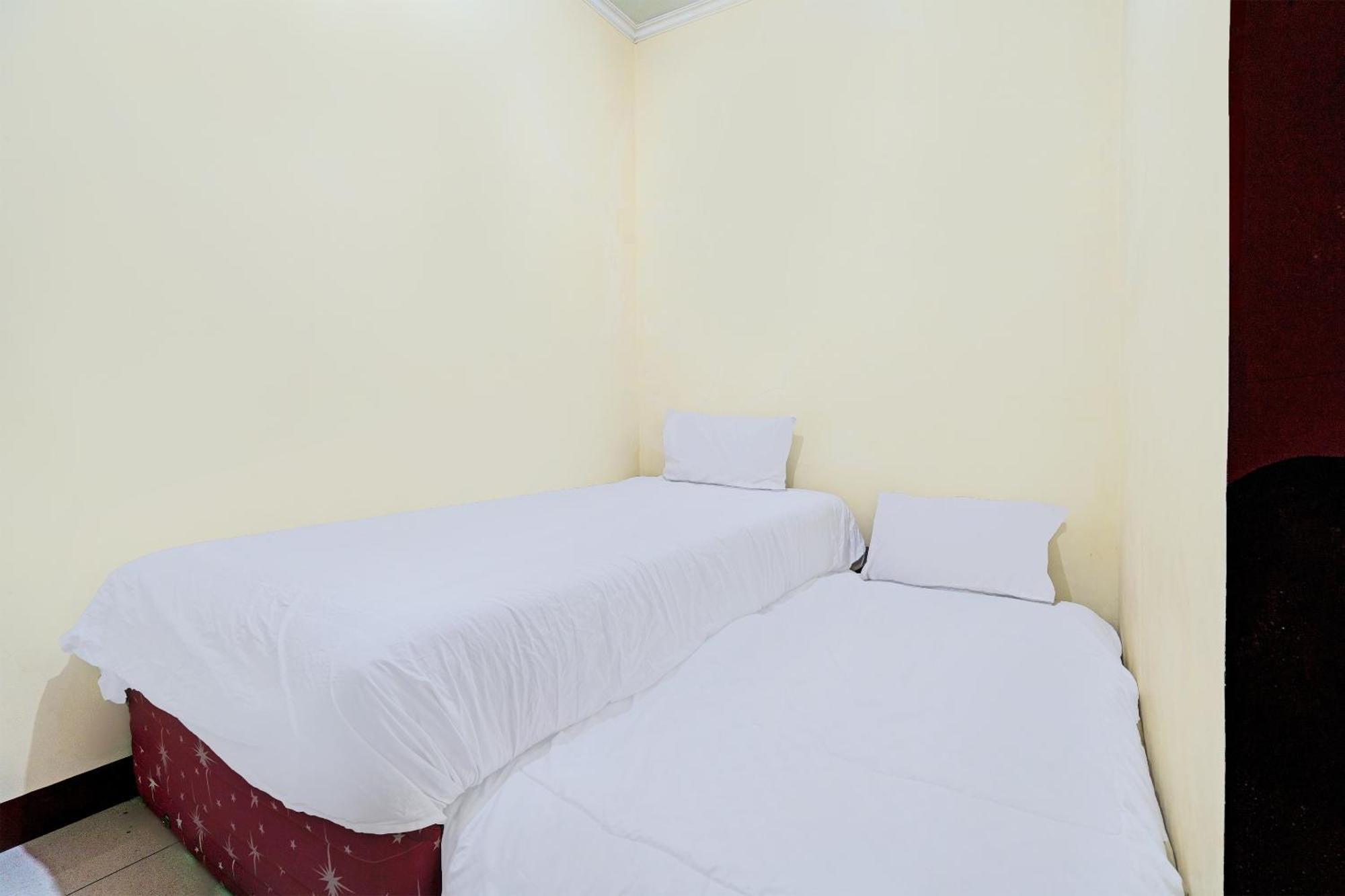 Oyo Life 92546 Kost Merah Bojongsoang Syariah Hotel Bandung