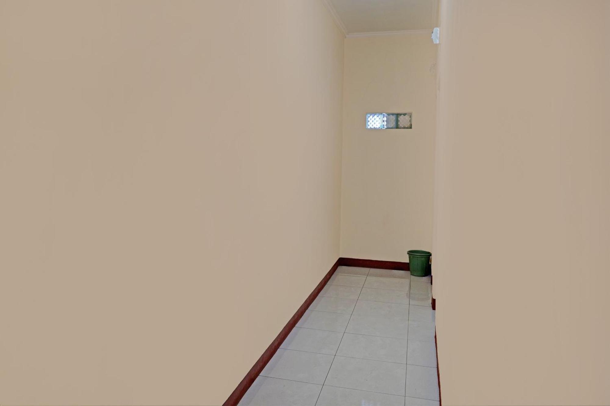 Hotel Oyo Life 92546 Kost Merah Bojongsoang Syariah Bandung