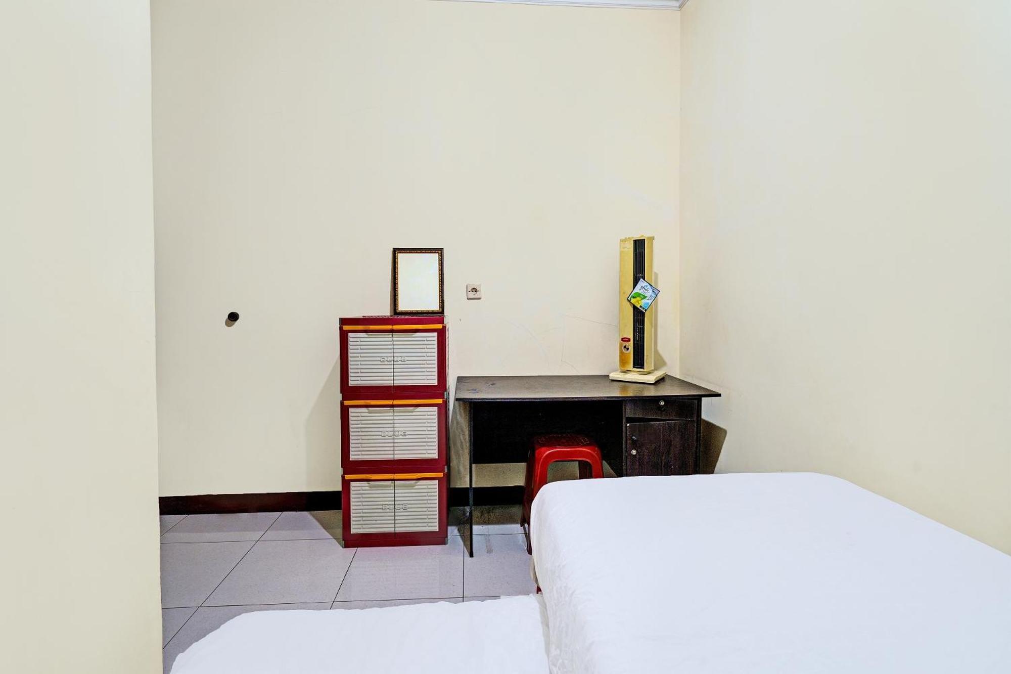 Hotel Oyo Life 92546 Kost Merah Bojongsoang Syariah