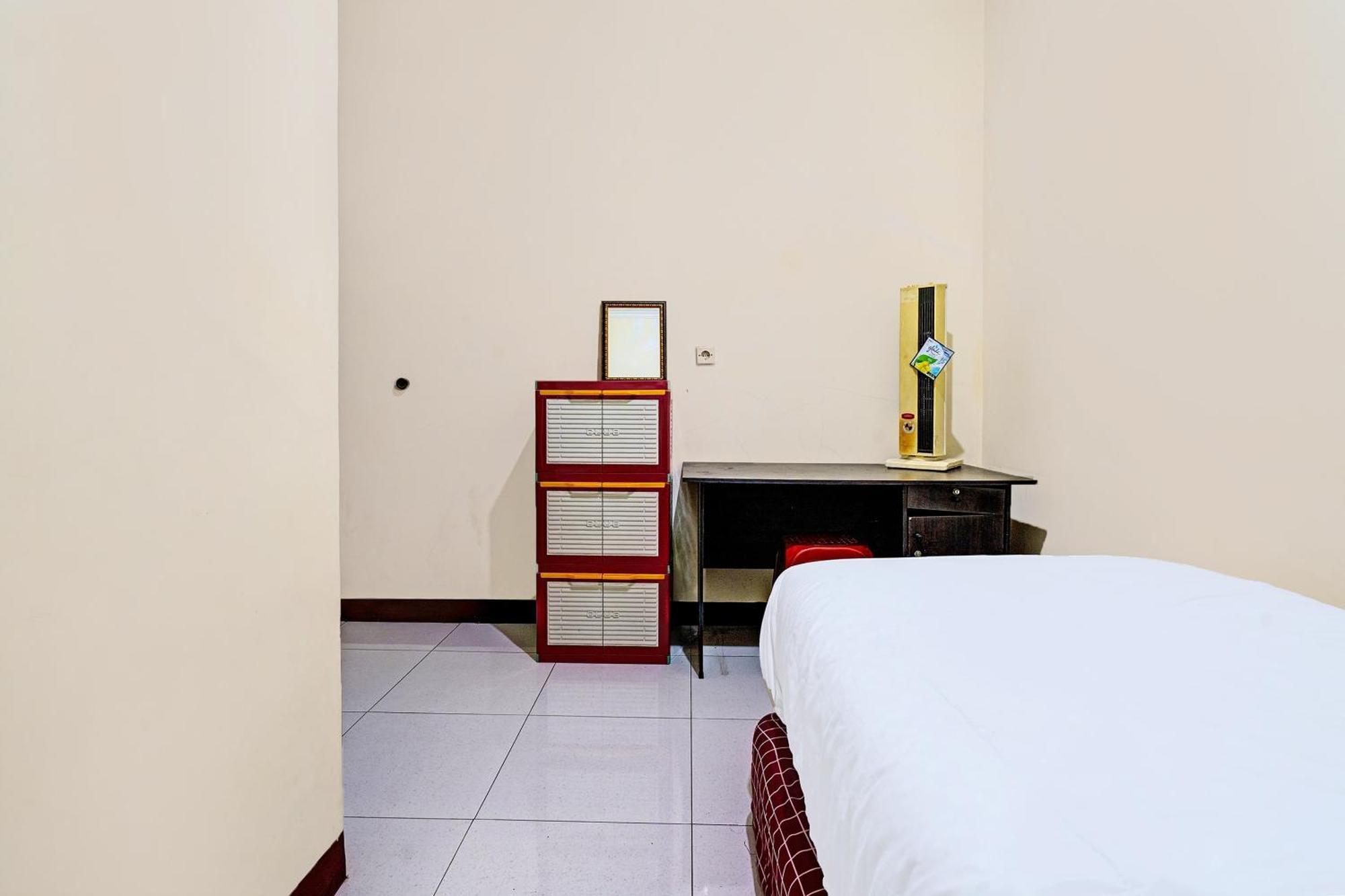 Hotel Oyo Life 92546 Kost Merah Bojongsoang Syariah Bandung