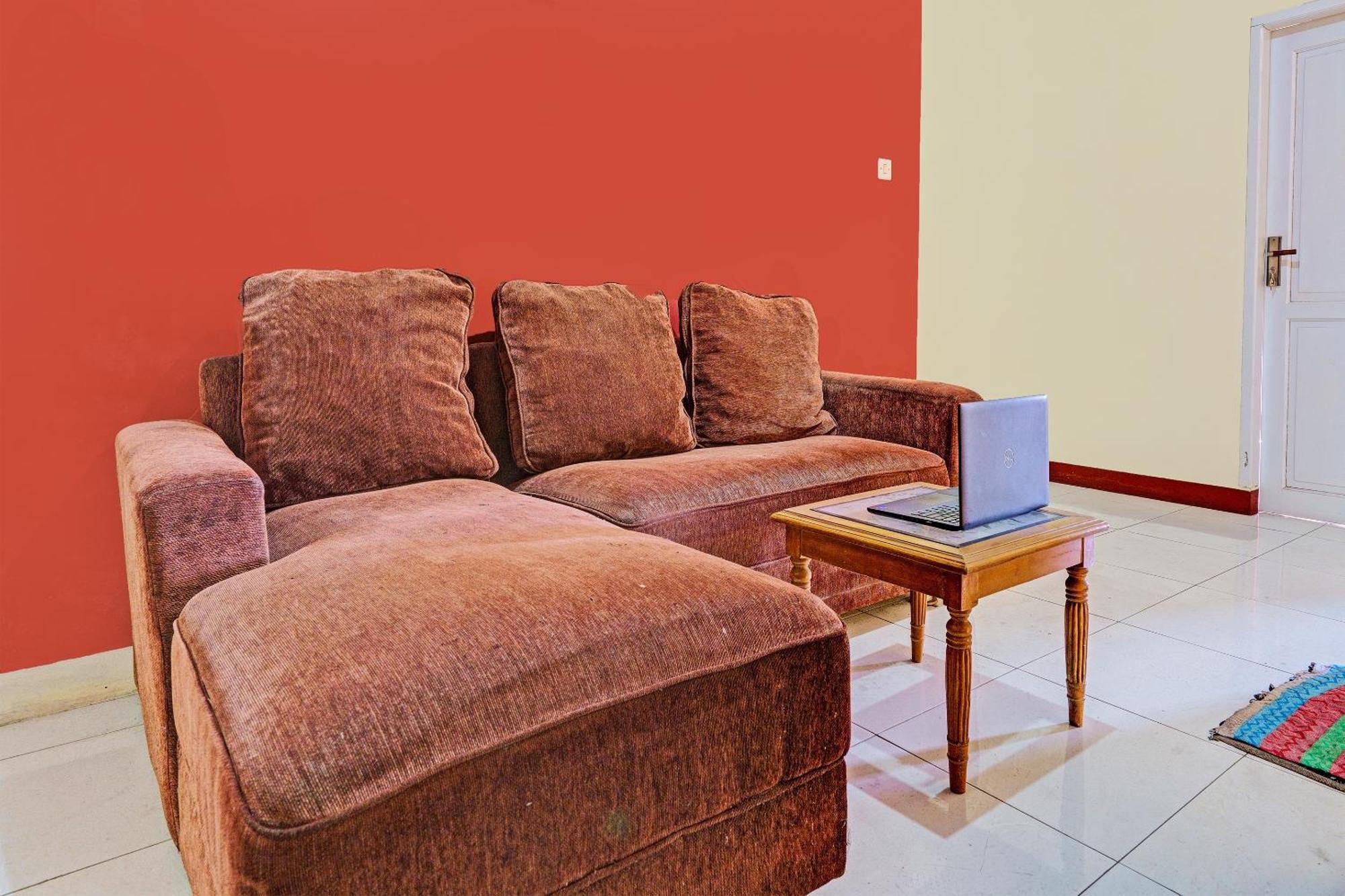 Oyo Life 92546 Kost Merah Bojongsoang Syariah Hotel 2*